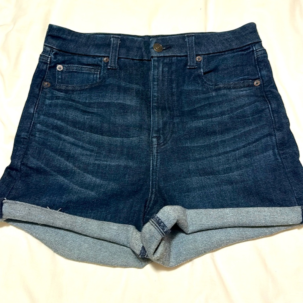 AE Curvy Super High-Rise Shortie - size 10